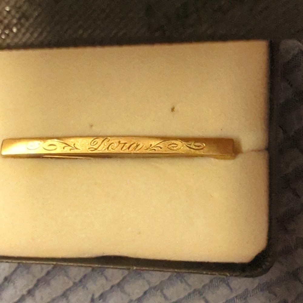 Early century 10K yellow gold etched pin bar 1 7/8" 1.8gm